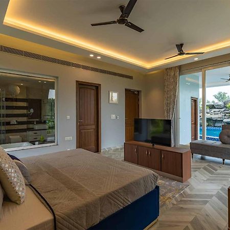 Stayvista At Serenity Farms With Pool, Lawn, Bonfire & Bbq Sohna Εξωτερικό φωτογραφία