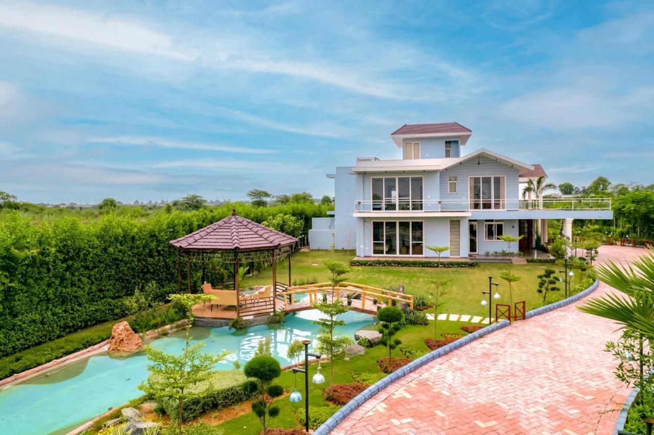 Stayvista At Serenity Farms With Pool, Lawn, Bonfire & Bbq Sohna Εξωτερικό φωτογραφία