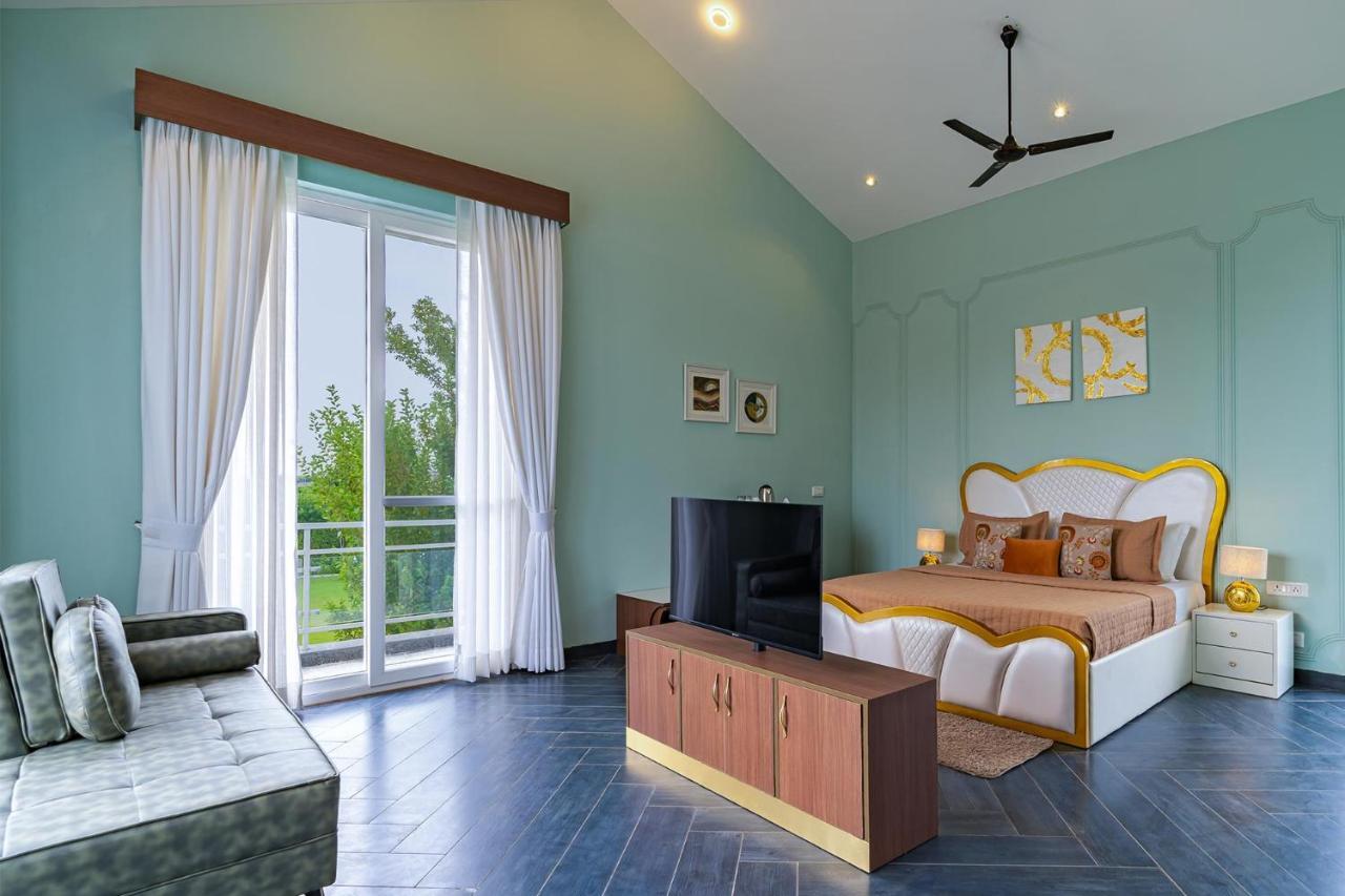 Stayvista At Serenity Farms With Pool, Lawn, Bonfire & Bbq Sohna Εξωτερικό φωτογραφία