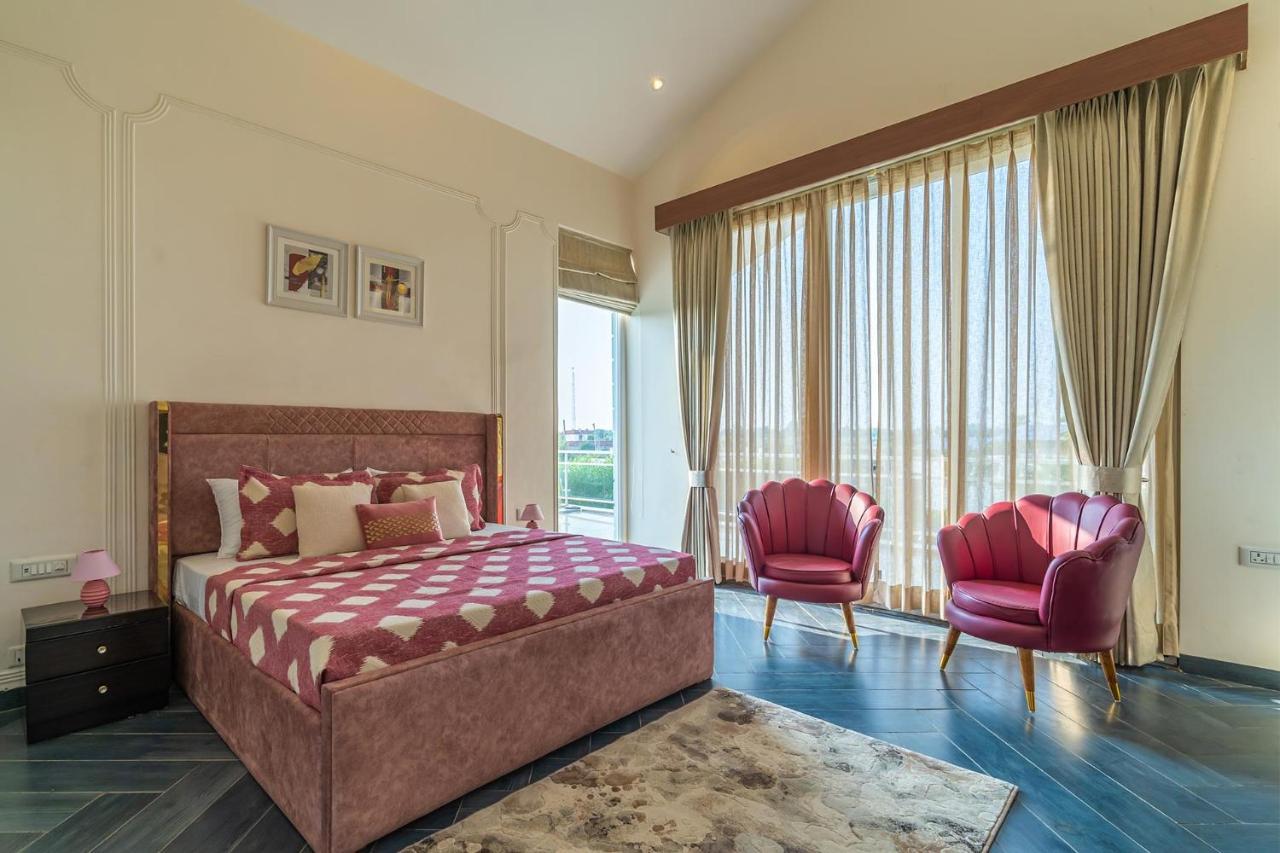 Stayvista At Serenity Farms With Pool, Lawn, Bonfire & Bbq Sohna Εξωτερικό φωτογραφία