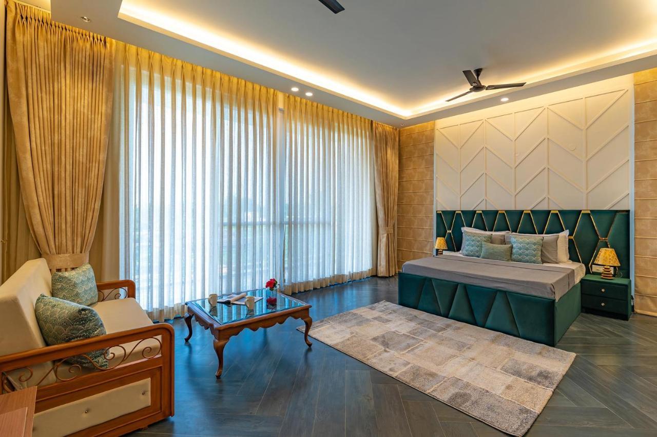 Stayvista At Serenity Farms With Pool, Lawn, Bonfire & Bbq Sohna Εξωτερικό φωτογραφία