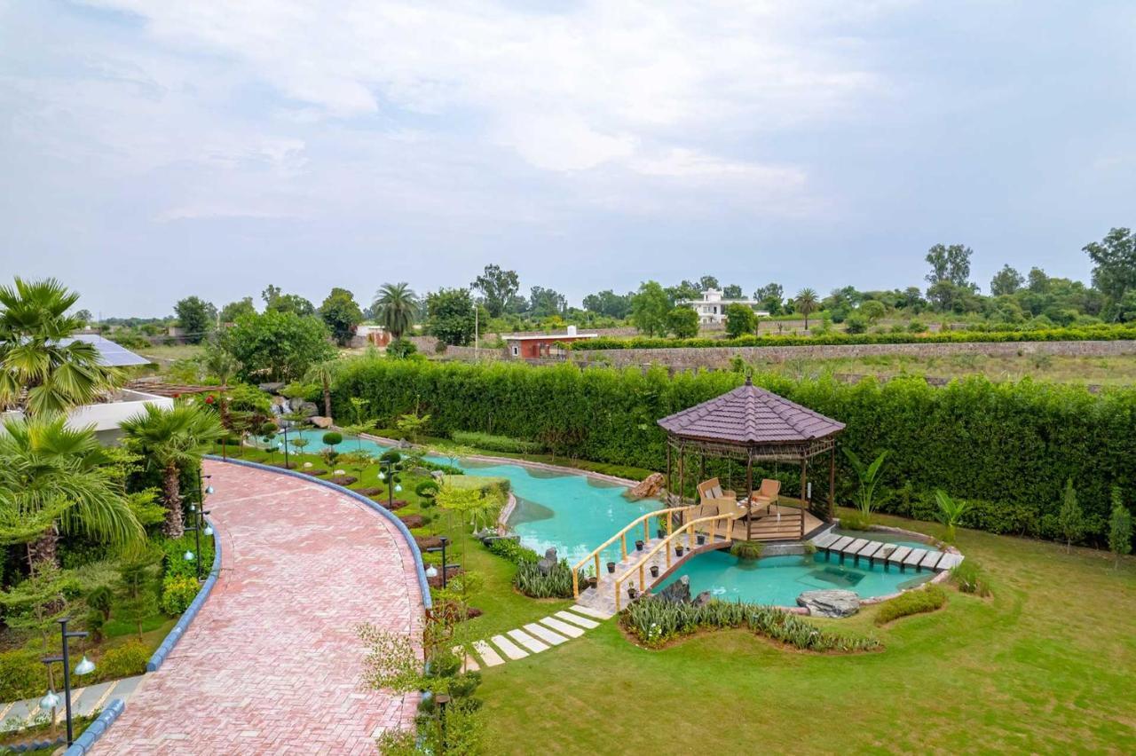 Stayvista At Serenity Farms With Pool, Lawn, Bonfire & Bbq Sohna Εξωτερικό φωτογραφία