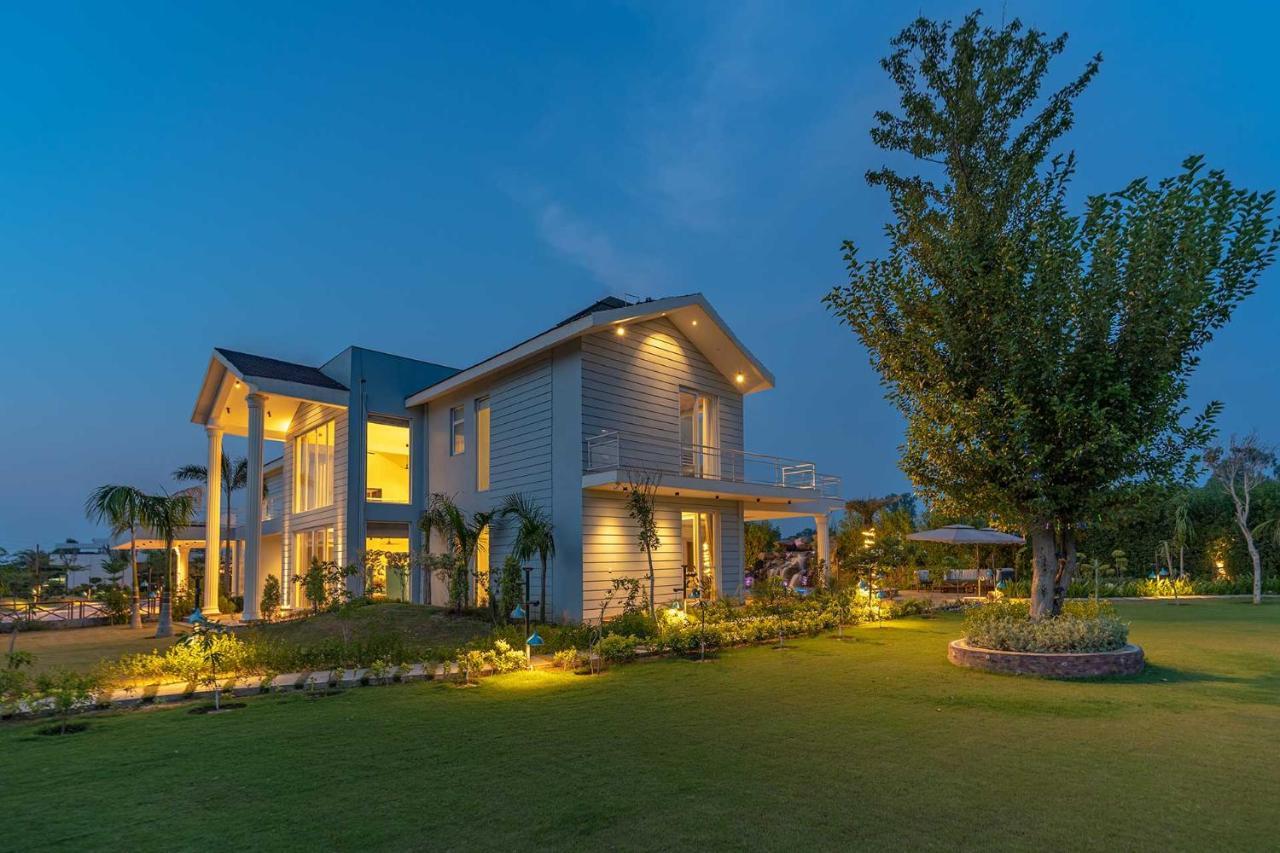 Stayvista At Serenity Farms With Pool, Lawn, Bonfire & Bbq Sohna Εξωτερικό φωτογραφία