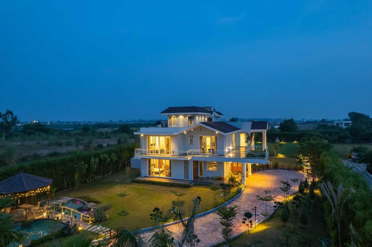 Stayvista At Serenity Farms With Pool, Lawn, Bonfire & Bbq Sohna Εξωτερικό φωτογραφία