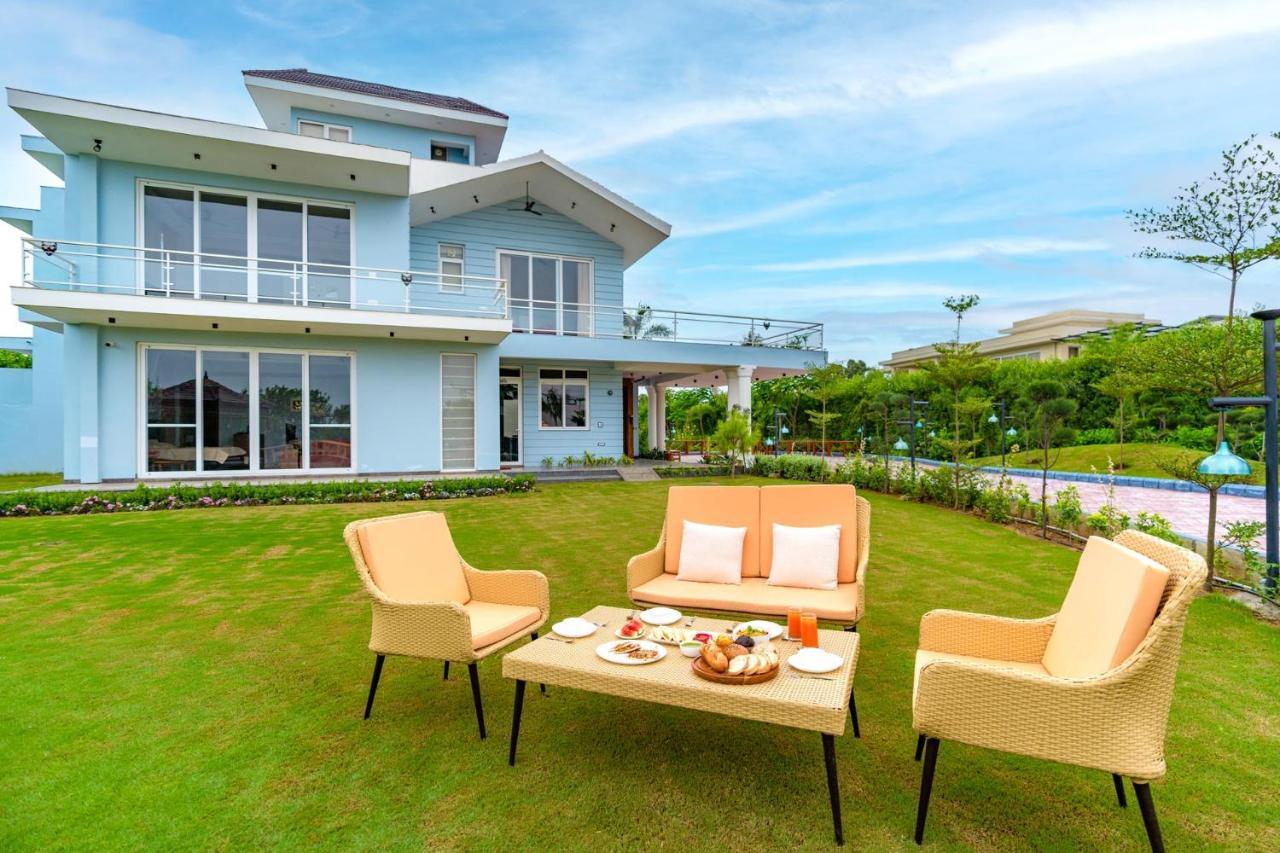 Stayvista At Serenity Farms With Pool, Lawn, Bonfire & Bbq Sohna Εξωτερικό φωτογραφία